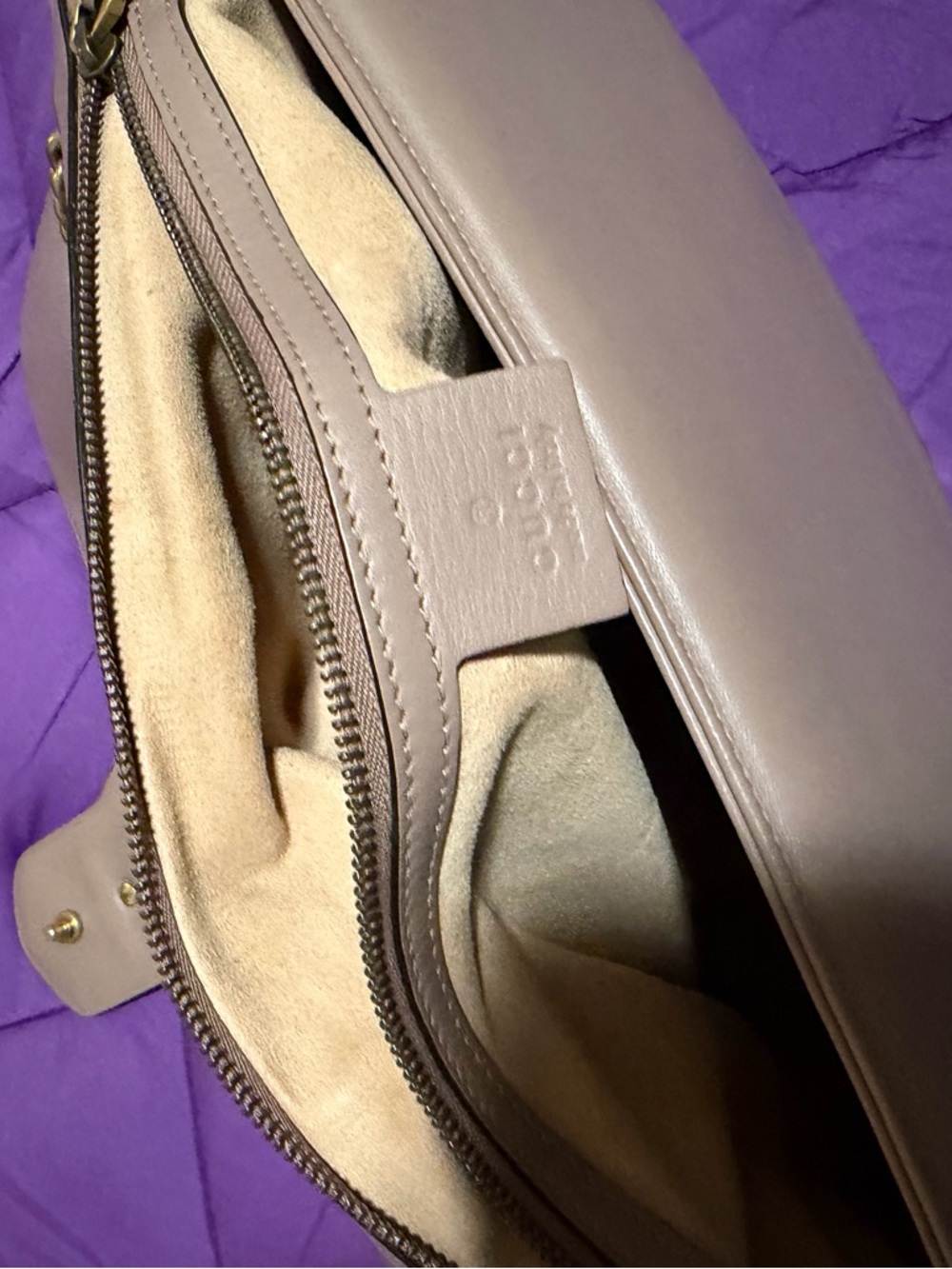 Large Gucci Beige Quilted Marmont Chevron Shoulder Bag with Gold Hardware - Picture 5 of 8